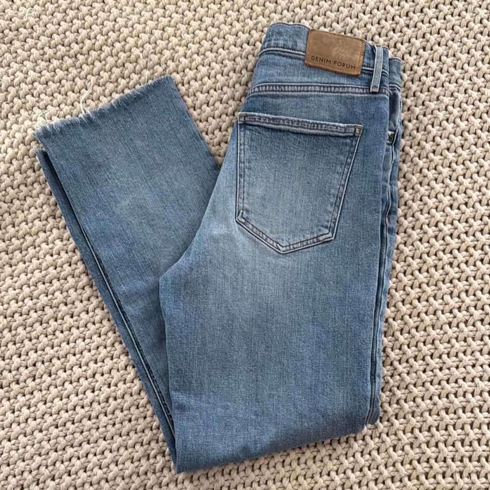 Aritzia Denim Forum The Arlo Hi-Rise Straight Jean Size 26